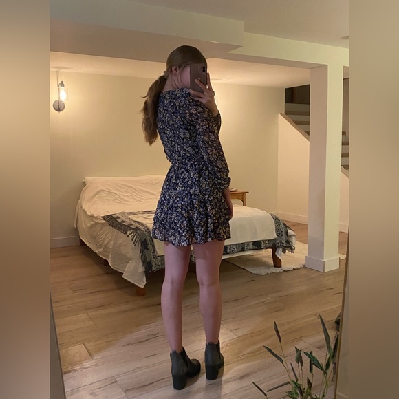 Dynamite floral dress - Picture 3 of 4